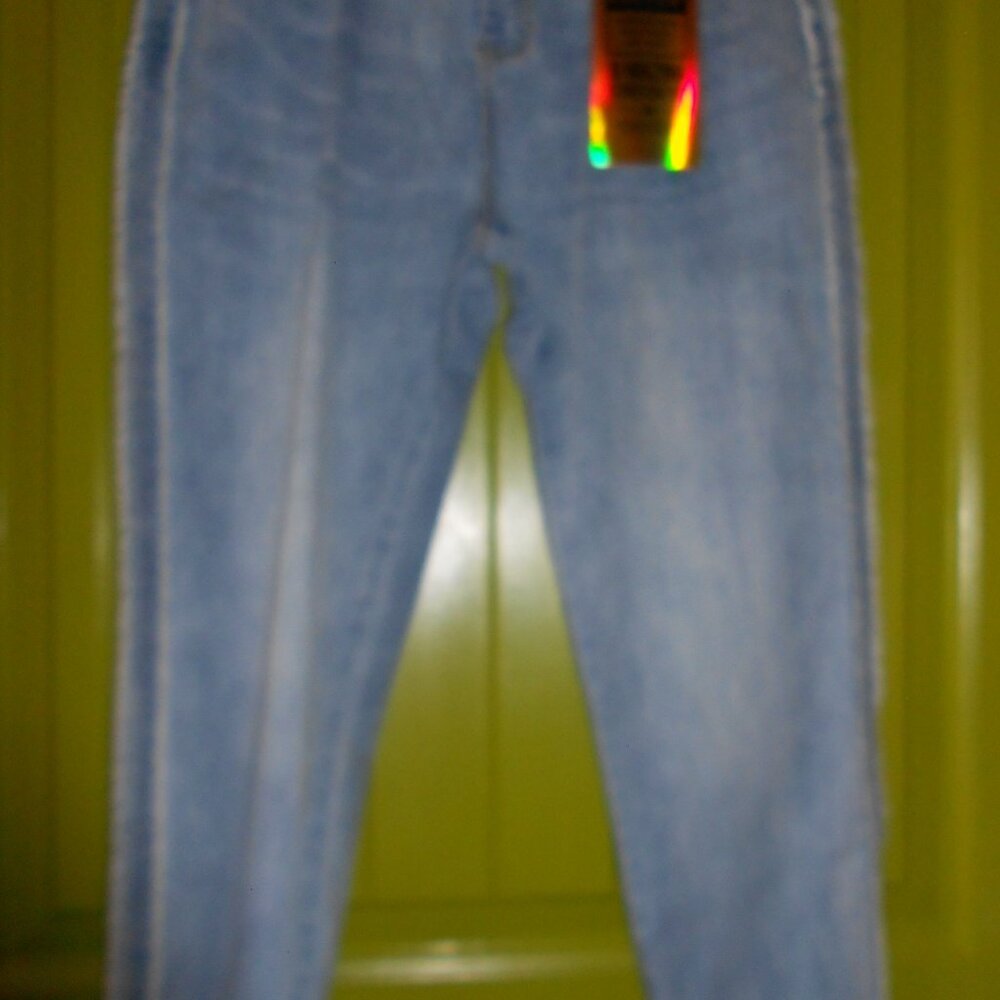 NWT SALE SALE SALE  Coco & Carmen OMG Zoey Zip Capri